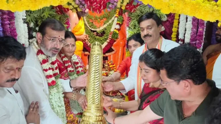 2.5 ಕೋಟಿ ರೂ. ಮೌಲ್ಯದ ಆಭರಣದಲ್ಲಿ ಇರೋದು ಕೇವಲ 28 ಗ್ರಾಂ ಚಿನ್ನಾ! ಅಂಜನಾದ್ರಿ ದೇಣಿಗೆಯಲ್ಲಿ ಮಹಾ ಮೋಸ