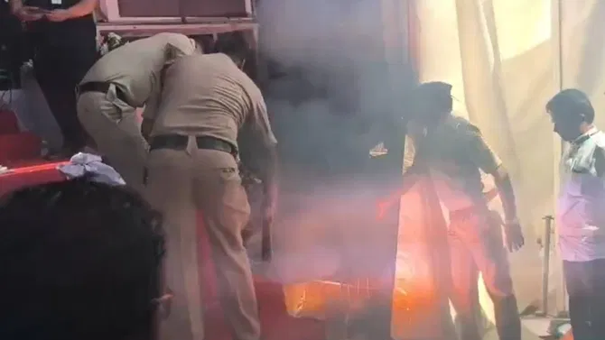 ಸಾಮೂಹಿಕ ವಿವಾಹ ಕಾರ್ಯಕ್ರಮದಲ್ಲಿ ಅವಘಡ: ಡಿಕೆ ಶಿವಕುಮಾರ್ ತೆರಳಿದ ಬೆನ್ನಲ್ಲೇ ಬೆಂಕಿ!