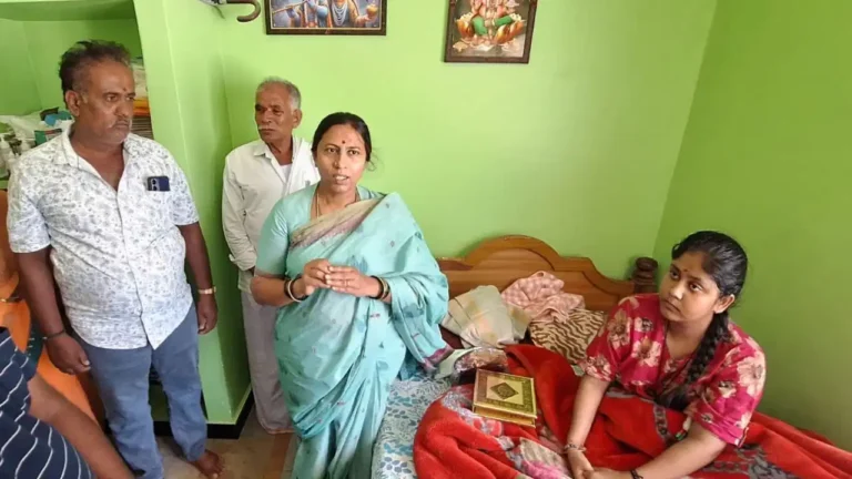 ಕಾಲು ಕಳೆದುಕೊಂಡರೂ ಛಲ ಕಳೆದುಕೊಳ್ಳಲಿಲ್ಲ: ಸ್ಟ್ರೇಚರ್‌ನಲ್ಲೇ ಪರೀಕ್ಷೆ ಬರೆದು ಕುಸುಮಾಗೆ ಸಿಕ್ತು ಬಂಪರ್‌ ಗಿಫ್ಟ್