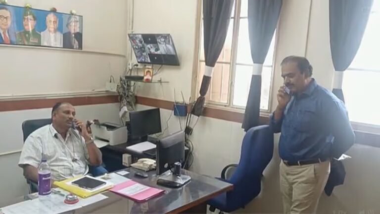 ಹಾಸನದಲ್ಲಿ ಕುರ್ಚಿ ಯುದ್ಧ: ಹೆಚ್‌ಆರ್‌ಪಿ ಕಚೇರಿಯಲ್ಲಿ ಭಾರೀ ಹೈಡ್ರಾಮಾ