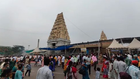 ಶನಿ ಅಮಾವಾಸ್ಯೆ ಸಂಭ್ರಮ; ಮಲೆ ಮಹದೇಶ್ವರ ಬೆಟ್ಟಕ್ಕೆ ಭಕ್ತರ ಸಾಗರ