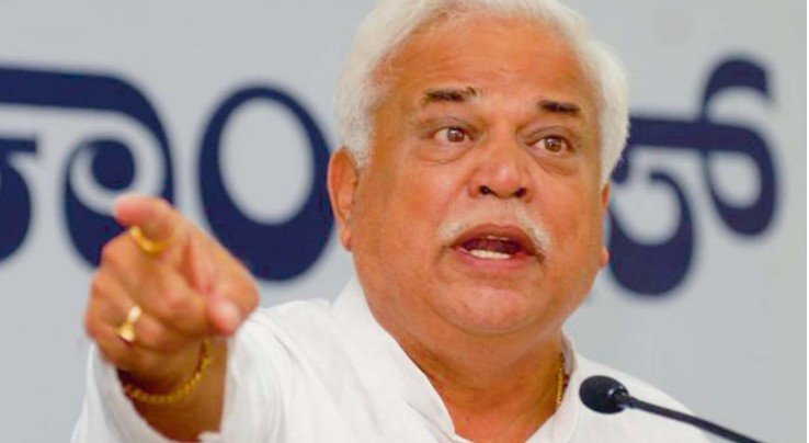 “ನಾಳೆಯೇ ರಾಜೀನಾಮೆ ಕೊಡ್ತೀನಿ ಅಂದ್ರು”: ಸಿದ್ದರಾಮಯ್ಯ ನಿರ್ಧಾರ ಬಿಚ್ಚಿಟ್ಟ ಆರ್‌ವಿ ದೇಶಪಾಂಡೆ!