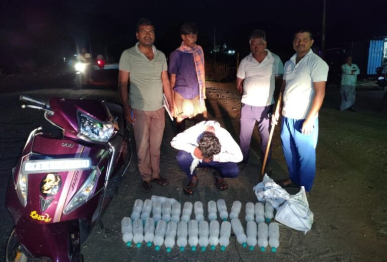 ಮಾರಾಟಕ್ಕೆ ಸಾಗಿಸುತ್ತಿದ್ದ 32 ಲೀಟರ್ ಸೇಂದಿ ಜಪ್ತಿ: ದ್ವಿಚಕ್ರ ವಾಹನ ಸಮೇತ ವ್ಯಕ್ತಿ ಅರೆಸ್ಟ್!