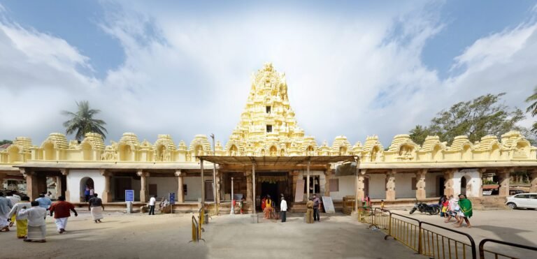 ಮೇಲುಕೋಟೆ ದೇವಸ್ಥಾನದಲ್ಲಿ ಭಾರಿ ಕಳ್ಳತನ ಶಂಕೆ: ಅರ್ಚಕರು ಸೇರಿ ಐದು ಮಂದಿ ವಿರುದ್ಧ ಎಫ್‌ಐಆರ್