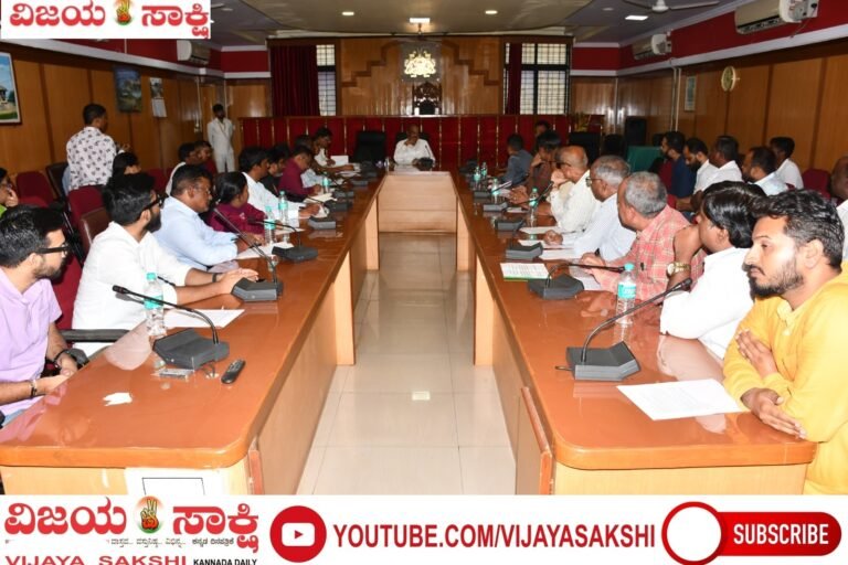 ಪೆಟ್ರೋಲ್ ಬಂಕ್‌ಗಳ ಆಟಕ್ಕೆ ಡಿಸಿ ಗರಂ!