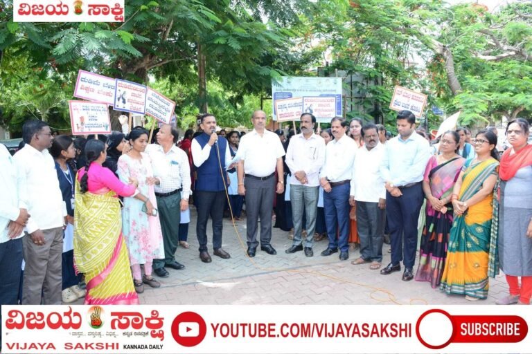 ಮಕ್ಕಳ ಕೈಗೆ ಕೆಲಸವಲ್ಲ, ಪುಸ್ತಕ ಕೊಡಿ