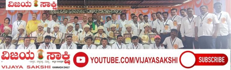 30 ವರ್ಷಗಳ ಬಳಿಕ ಗುರು-ಶಿಷ್ಯರ ಅಪೂರ್ವ ಸಂಗಮ: ಪಾದಪೂಜೆ ಸಲ್ಲಿಸಿ ಆಶೀರ್ವಾದ ಪಡೆದ ವಿದ್ಯಾರ್ಥಿಗಳು