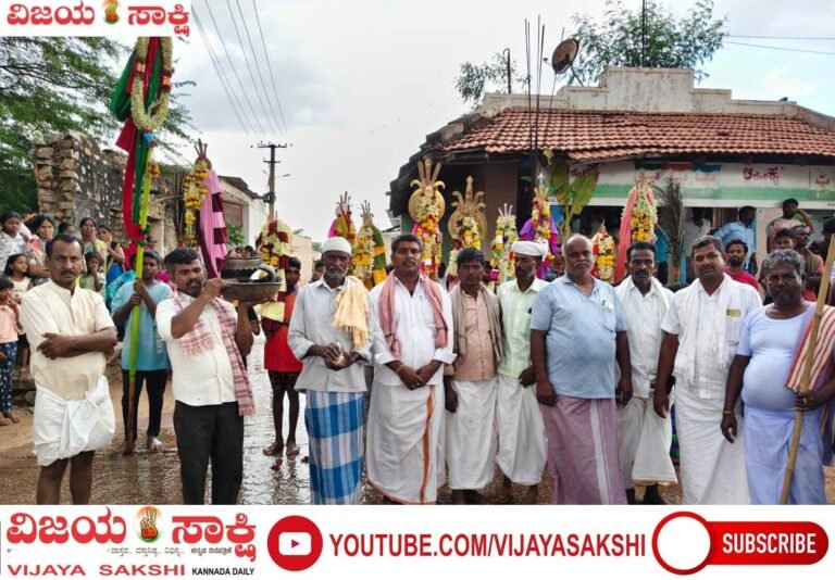 ಹುಲಿವೇಷಗಳ ನಡುವೆ ಮೊಹರಂ ವೈಭವ