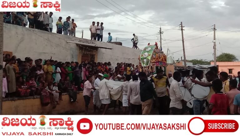 ಕೆಸರಿನ ಸಂಪ್ರದಾಯದಲ್ಲಿ ಮೆರೆದ ಮೊಹರಂ ಭಾವೈಕ್ಯ