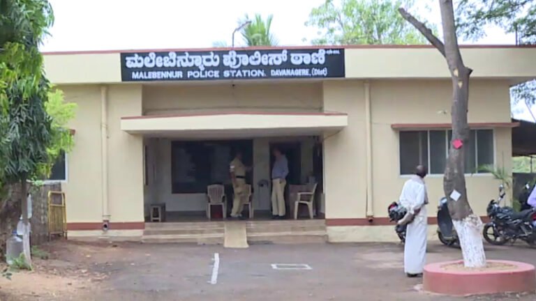 ಜಾತಿ ನಿಂದನೆ, ಮಾನಸಿಕ ಕಿರುಕುಳ ಆರೋಪ: ಮುಖ್ಯ ಶಿಕ್ಷಕ ಆತ್ಮಹತ್ಯೆ ಪ್ರಕರಣದಲ್ಲಿ 11 ಮಂದಿ ವಿರುದ್ಧ ಕೇಸ್