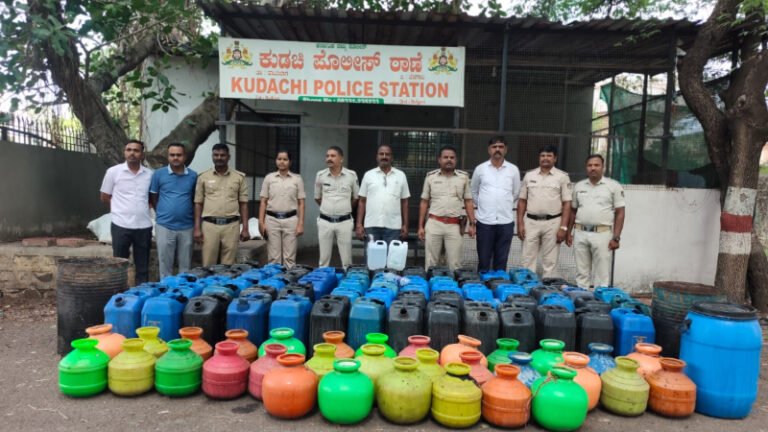 ಮೊರಬ ಗ್ರಾಮದಲ್ಲಿ ಹೈಟೆಕ್ ಕಳ್ಳಬಟ್ಟಿ ದಂಧೆ ಭೇದಿಸಿದ ಪೊಲೀಸರು: 1,800 ಲೀಟರ್ ಸಾರಾಯಿ ಜಪ್ತಿ!