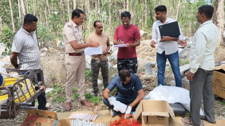 ಬೆಂಗಳೂರು ಗಡಿಯಲ್ಲಿ ರಾಶಿ ರಾಶಿ ಜಿಲೆಟಿನ್ ಕಡ್ಡಿಗಳು ಪತ್ತೆ; ಸಾರ್ವಜನಿಕರಲ್ಲಿ ಭೀತಿ, ಭದ್ರತಾ ಇಲಾಖೆಗಳು ಅಲರ್ಟ್