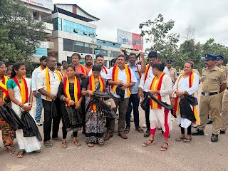 ತಮಿಳುನಾಡು ಸಿಎಂ ವಿಜಯ್ ವಿರುದ್ಧ ಕಪ್ಪು ಬಾವುಟ ಪ್ರದರ್ಶನಕ್ಕೆ ಯತ್ನ: ಕರವೇ ಕಾರ್ಯಕರ್ತರು ಪೊಲೀಸ್ ವಶಕ್ಕೆ