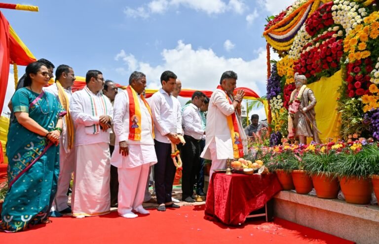 ಸಂಭ್ರಮದ ಕೆಂಪೇಗೌಡ ಜಯಂತಿ; ನಾಡಪ್ರಭುವಿಗೆ ವಂದಿಸಿದ ಸಿಎಂ ಡಿ.ಕೆ. ಶಿವಕುಮಾರ್