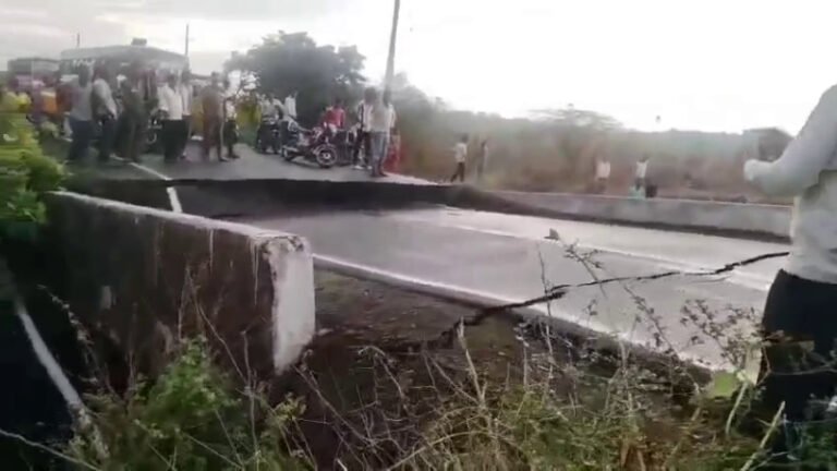 ಭಾರೀ ಮಳೆ: ಚಿಂಚೋಳಿ ಬಳಿ ಕಿರು ಸೇತುವೆ ಕುಸಿತ; ಸಂಚಾರ ಸ್ಥಗಿತ!