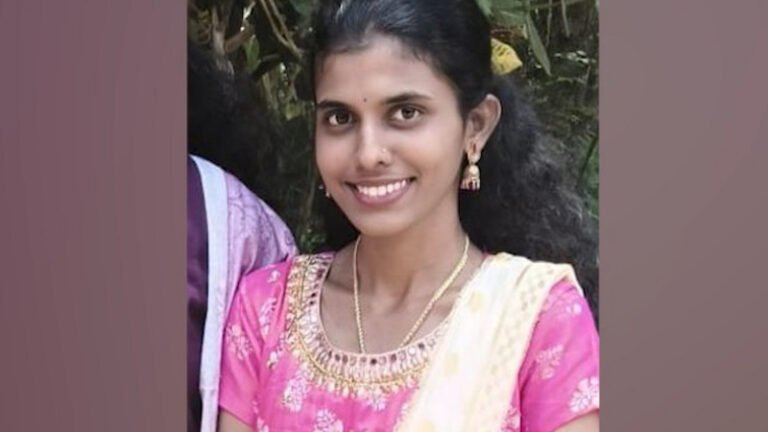 ಸಾಲ ಕೊಟ್ಟ 10 ಸಾವಿರ ರೂಪಾಯಿ ಮರಳಲಿಲ್ಲ: ಪರೀಕ್ಷೆ ಬರೆಯಲಾಗದೆ ವಿದ್ಯಾರ್ಥಿನಿ ಆತ್ಮಹತ್ಯೆ