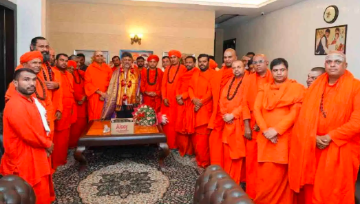 ಸರ್ವಧರ್ಮ ಗುರುಗಳ ಸಮ್ಮುಖದಲ್ಲಿ ನಾಳೆ ಡಿಕೆ ಶಿವಕುಮಾರ್ ಪ್ರಮಾಣವಚನ; 55ಕ್ಕೂ ಹೆಚ್ಚು ಧರ್ಮ ಪ್ರತಿನಿಧಿಗಳಿಗೆ ಆಹ್ವಾನ