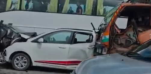 ಬಿಡದಿ ಬಳಿ ಸರಣಿ ಅಪಘಾತ; ಮಾಜಿ ಶಾಸಕ ಕೆ.ಬಿ. ಚಂದ್ರಶೇಖರ್ ಪ್ರಯಾಣಿಸುತ್ತಿದ್ದ ಕಾರು ಜಖಂ