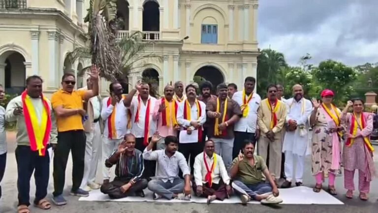ಆಷಾಢ ಶುಕ್ರವಾರ ಚಾಮುಂಡಿ ಬೆಟ್ಟದಲ್ಲಿ ವಿಶೇಷ ದರ್ಶನಕ್ಕೆ 2000 ರೂ ನಿಗದಿ: ಸರ್ಕಾರ ವಿರುದ್ಧ ಧ್ವನಿ ಎತ್ತಿದ ಕರ್ನಾಟಕ ಸೇನೆ ಪಡೆ
