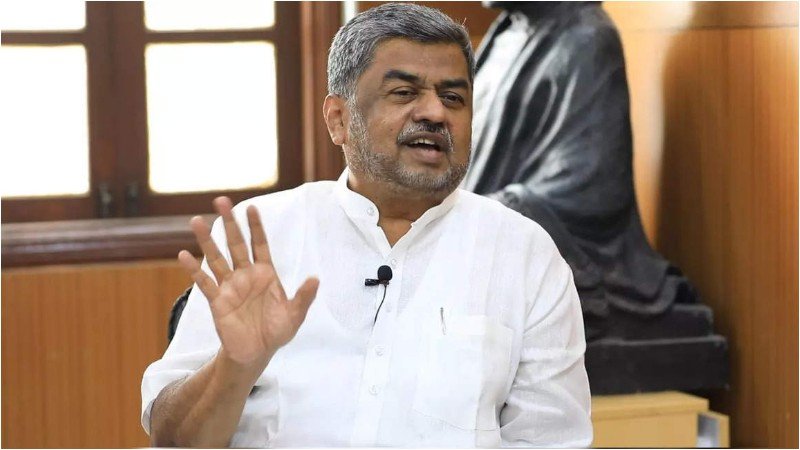 ಜನಾರ್ದನ ರೆಡ್ಡಿಗೆ ವಂದೇ ಮಾತರಂ ಎರಡು ಪ್ಯಾರಾ ಆದ್ರೂ ಹಾಡೋಕೆ ಬರುತ್ತಾ? ಬಿ.ಕೆ. ಹರಿಪ್ರಸಾದ್ ತಿರುಗೇಟು