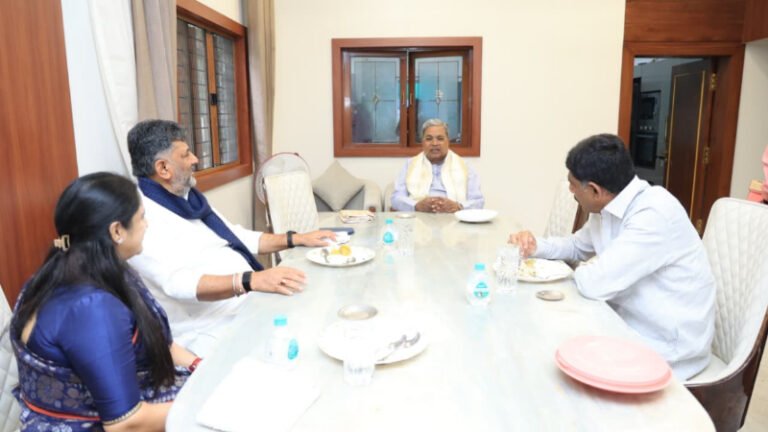 ಅಧಿಕಾರ ನಂತರ ಮೊದಲ ಕುಟುಂಬ ಭೇಟಿ: ಸಿದ್ದರಾಮಯ್ಯ–ಡಿಕೆಶಿ ನಡುವೆ ಉಪಹಾರ ಕೂಟ, ರಾಜಕೀಯ ಒಗ್ಗಟ್ಟು ಪ್ರದರ್ಶನ