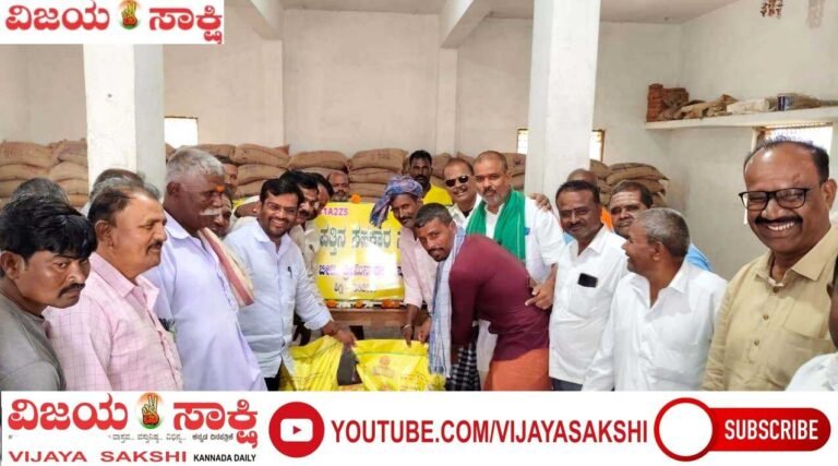 ಶಿಗ್ಲಿಯಲ್ಲಿ ರಸಗೊಬ್ಬರ ವಿತರಣೆಗೆ ಚಾಲನೆ ನೀಡಿದ ಶಾಸಕ ಡಾ. ಚಂದ್ರು ಲಮಾಣಿ