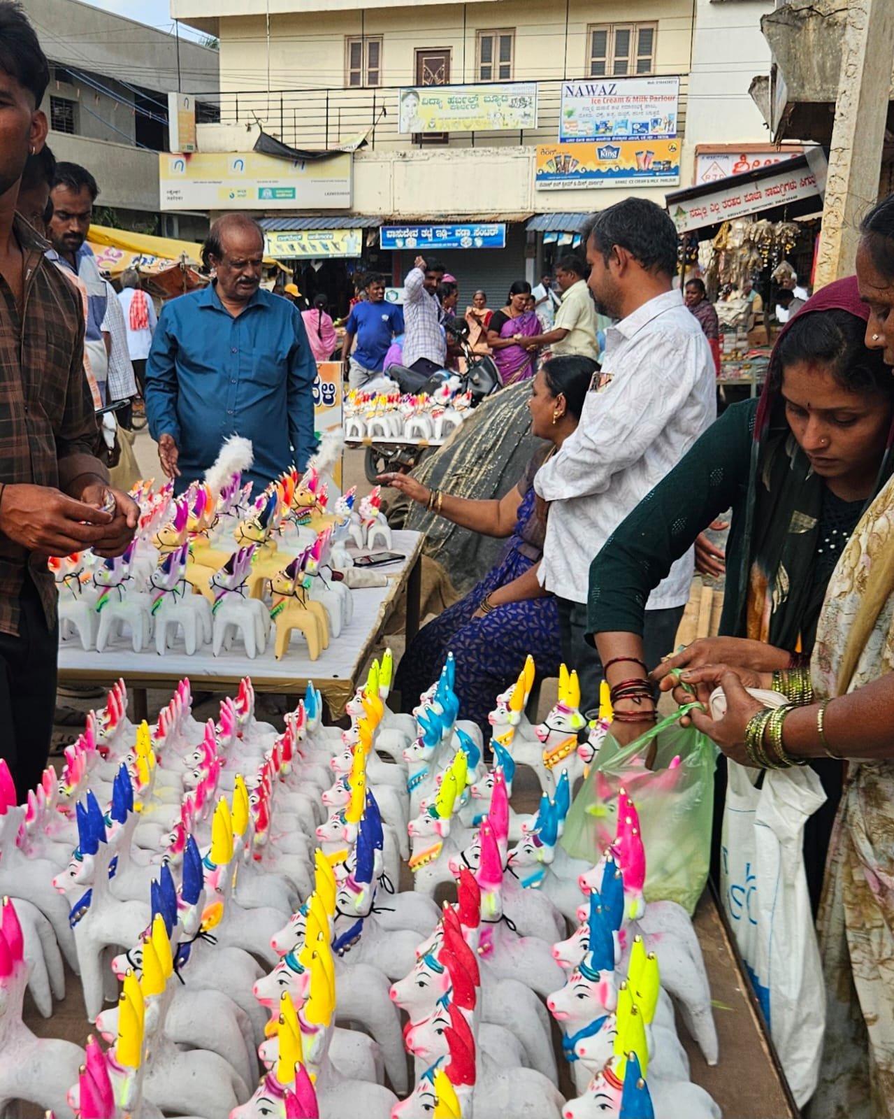 ಬರದ ಬೇಗೆಯಲ್ಲೂ ಮಣ್ಣೆತ್ತಿನ ಹಬ್ಬದ ಸಡಗರ