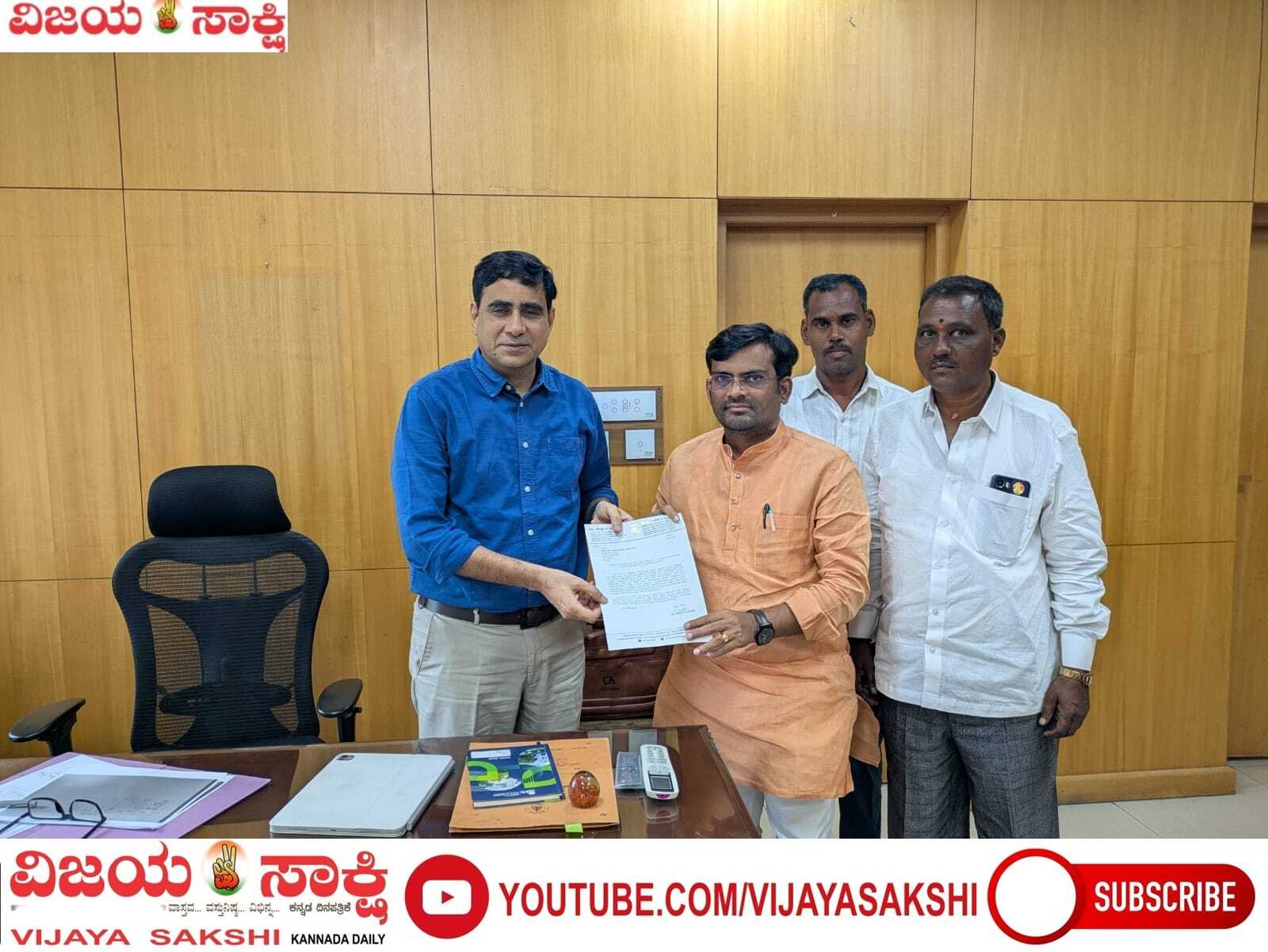 ರೈತರ ಸಂಕಷ್ಟಕ್ಕೆ ವಿಶೇಷ ಪ್ಯಾಕೇಜ್ ಘೋಷಿಸಿ