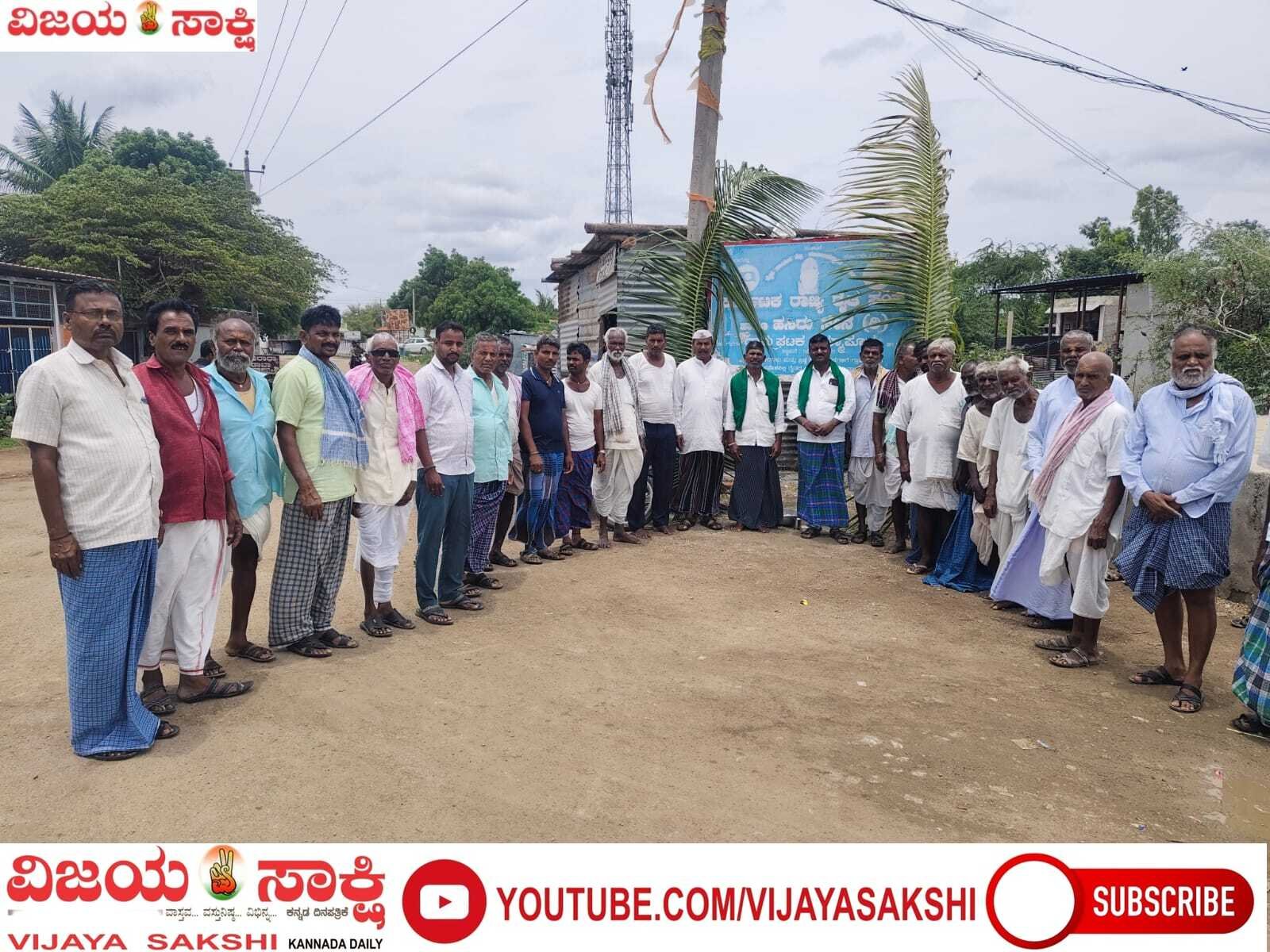 ಬರ ಘೋಷಣೆ, ಬೆಳೆ ವಿಮೆ ಬಿಡುಗಡೆಗೆ ರೈತರ ಆಗ್ರಹ