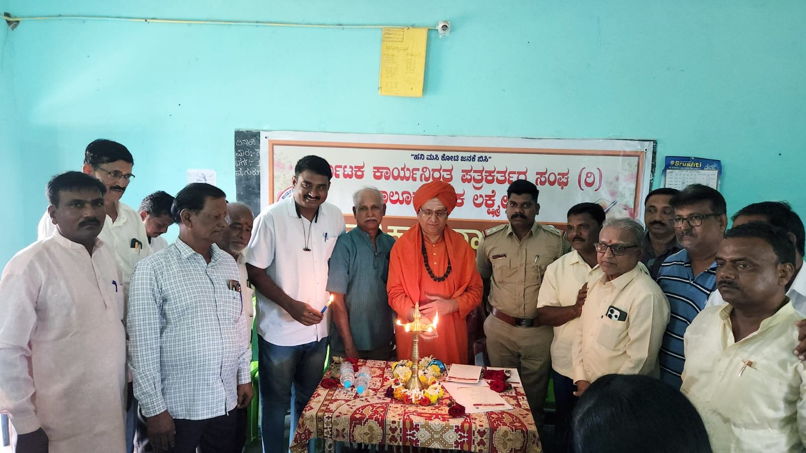 ಪತ್ರಿಕೆ ಓದುವ ಹವ್ಯಾಸ ಬೆಳೆಸಿ: ಶ್ರೀ ಚನ್ನವೀರ ಮಹಾಸ್ವಾಮೀಜಿ