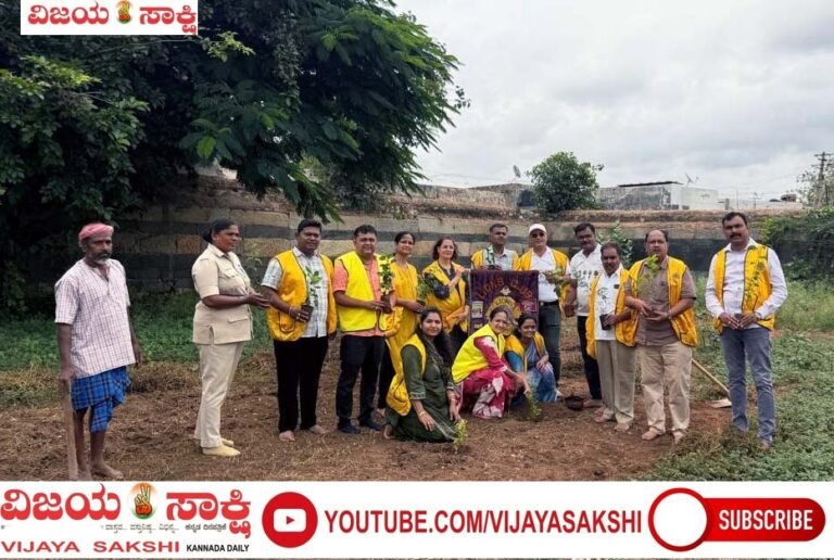 ಗಿಡ ನೆಟ್ಟು ಗುರುಪೂರ್ಣಿಮೆ ಅರ್ಥಪೂರ್ಣ ಆಚರಣೆ