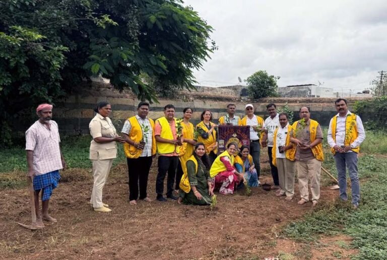 ಗಿಡ ನೆಟ್ಟು ಗುರುಪೂರ್ಣಿಮೆ ಅರ್ಥಪೂರ್ಣ ಆಚರಣೆ
