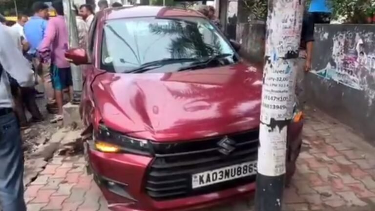 ಟೆಸ್ಟ್ ಡ್ರೈವ್ ವೇಳೆ ಕಾರು ನಿಯಂತ್ರಣ ತಪ್ಪಿ ವಿದ್ಯುತ್ ಕಂಬಕ್ಕೆ ಡಿಕ್ಕಿ: ತಪ್ಪಿದ ಭಾರಿ ಅನಾಹುತ!