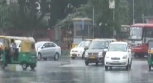 ರಾಜಧಾನಿ ಬೆಂಗಳೂರಿನ ಹಲವೆಡೆ ಭಾರೀ ಮಳೆ: ಸಂಚಾರಕ್ಕೆ ತೊಂದರೆ, ವಾಹನ ಸವಾರರ ಪರದಾಟ!