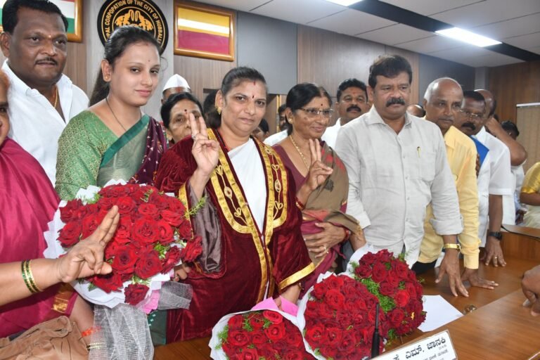 ಹುಬ್ಬಳ್ಳಿ–ಧಾರವಾಡ ಮಹಾನಗರ ಪಾಲಿಕೆಗೆ ದುರ್ಗಮ್ಮ ಬಿಜವಾಡ ಮಹಾಪೌರ, ನಾಝರೆ ರತ್ನಾಬಾಯಿ ಉಪಮಹಾಪೌರರಾಗಿ ಆಯ್ಕೆ