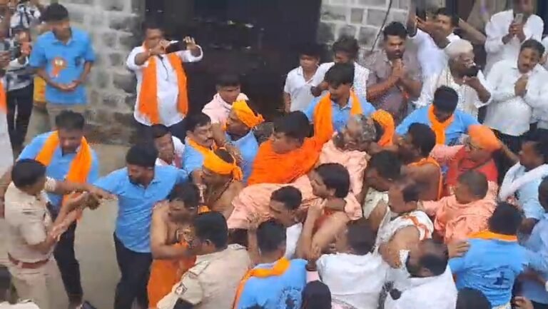 ಪವಾಡಸದೃಶವಾಗಿ ಗರ್ಭಗುಡಿಯಿಂದ ಹೊರಬಂದ ರಾಚೋಟೇಶ್ವರ ಶ್ರೀಗಳು: 33 ದಿನಗಳ ಶಿವಯೋಗ ಸಮಾಧಿ ಸಂಪನ್ನ
