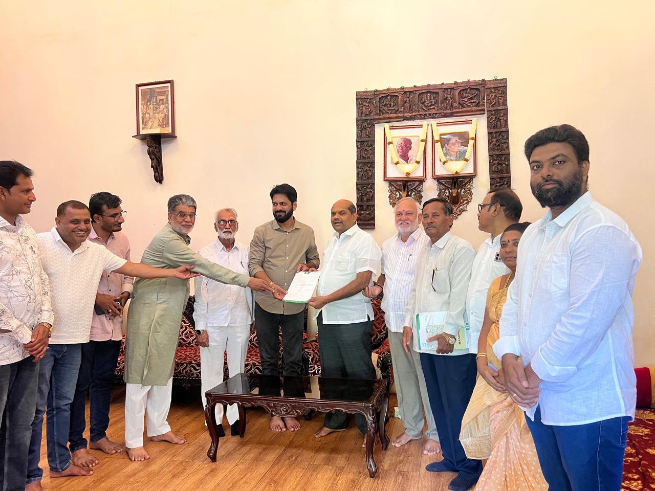 ಜೆಡಿಎಸ್ ಪಕ್ಷದ ಚಿಟಗುಪ್ಪಾ ತಾಲೂಕು ಅಧ್ಯಕ್ಷರಿಗೆ ನೇಮಕಾತಿ ಪತ್ರ ವಿತರಿಸಿದ ಮಾಜಿ ಸಚಿವ ಬಂಡೆಪ್ಪ ಖಾಶೆಂಪುರ್