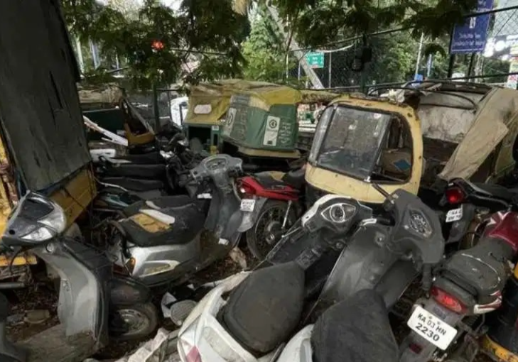 ಧೂಳು, ತುಕ್ಕು ಹಿಡಿದು ಹಾಳಾಗುತ್ತಿರುವ ಕೋಟಿ ಮೌಲ್ಯದ ವಾಹನಗಳು; ಬೆಂಗಳೂರಿನಲ್ಲಿ ಹೊಸ ಸಮಸ್ಯೆ!