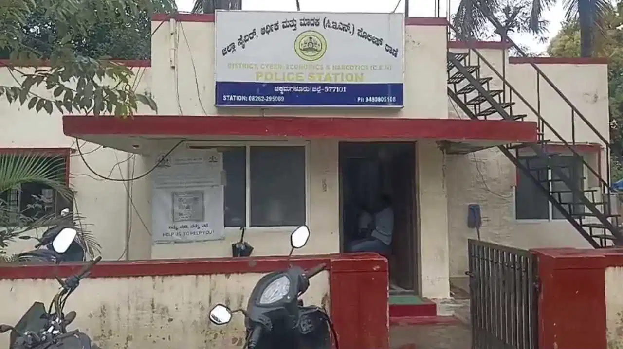 ಸಾಲ ಕೊಡಿಸುವ ನೆಪದಲ್ಲಿ ಬ್ಯಾಂಕ್ ಖಾತೆ ತೆರೆಯಿಸಿ ಕೋಟಿ ಕೋಟಿ ವ್ಯವಹಾರ: 6 ಮಂದಿ ಅರೆಸ್ಟ್