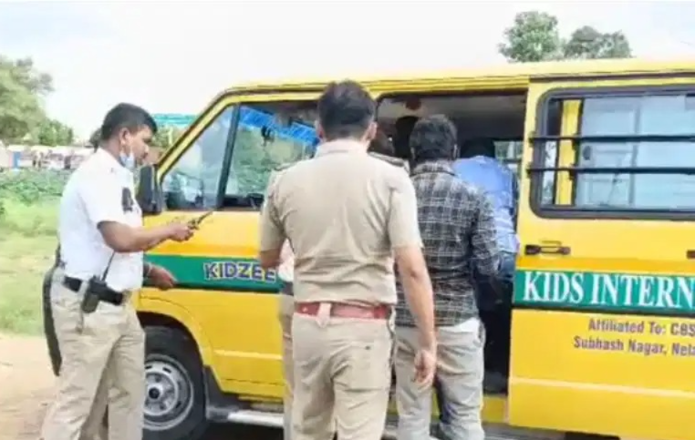 ನೆಲಮಂಗಲದಲ್ಲಿ ದಾರುಣ ಘಟನೆ: ಶಾಲಾ ಬಸ್ ಚಕ್ರಕ್ಕೆ ಸಿಲುಕಿ 4 ವರ್ಷದ ಬಾಲಕಿ ಸಾವು!