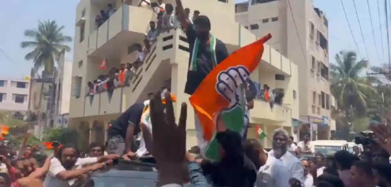 ಶಾಸಕ ಪ್ರದೀಪ್ ಈಶ್ವರ್‌ಗೆ ಚಪ್ಪಲಿ ಎಸೆದ ಪ್ರಕರಣ: ನಾಲ್ವರ ವಿರುದ್ಧದ ಕೇಸ್‌ಗೆ ಹೈಕೋರ್ಟ್ ತಡೆ