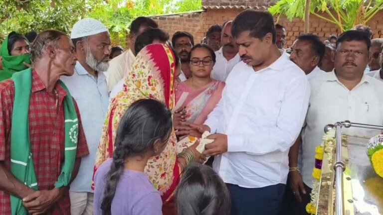 ಹನೂರು ಶೂಟೌಟ್ ಪ್ರಕರಣ: ಮೃತರ ಕುಟುಂಬಕ್ಕೆ ತಲಾ ₹15 ಲಕ್ಷ ಪರಿಹಾರ ವಿತರಣೆ