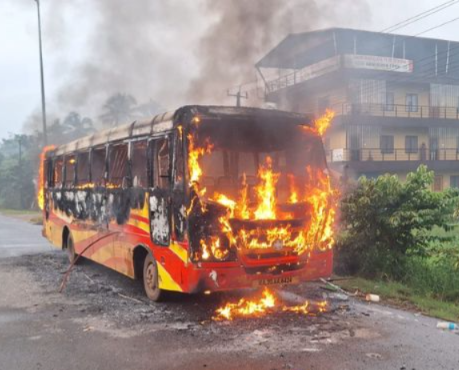 ಬ್ರಹ್ಮಾವರ ಸಮೀಪ ಖಾಸಗಿ ಬಸ್‌ಗೆ ಬೆಂಕಿ: ಏಳು ಪ್ರಯಾಣಿಕರು ಪಾರು!