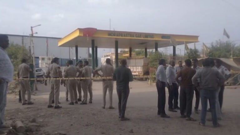 Delhi CNG Station Blast: ಸಿಎನ್‌ಜಿ ಸ್ಟೇಷನ್‌ನಲ್ಲಿ ಭೀಕರ ಸ್ಫೋಟ; ಮೂವರು ಸಾವು, ಮೂವರಿಗೆ ಗಾಯ