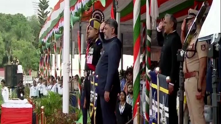 Independence Day 2026: ಮಾಣೆಕ್ ಷಾ ಮೈದಾನದಲ್ಲಿ ಧ್ವಜಾರೋಹಣ ನೆರವೇರಿಸಿದ ಸಿಎಂ ಡಿಕೆಶಿ!