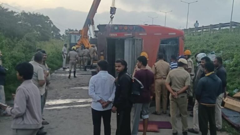 ಗೋವಾದಿಂದ ಬೆಂಗಳೂರಿಗೆ ಬರುತ್ತಿದ್ದ ಬಸ್ ಪಲ್ಟಿ: ಓರ್ವ ಪ್ರಯಾಣಿಕ ಸಾವು, 20ಕ್ಕೂ ಹೆಚ್ಚು ಮಂದಿಗೆ ಗಾಯ