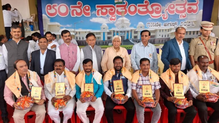 ಸ್ವಾತಂತ್ರ್ಯೋತ್ಸವದ ಸಂಭ್ರಮ: ಆಕರ್ಷಕ ಪಥಸಂಚಲನ