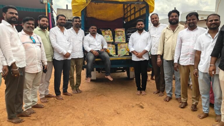 ಹರಿ ಜಾತ್ರೆಯ ಅನ್ನದಾಸೋಹಕ್ಕೆ ಅಕ್ಕಿ ಸೇವೆ ಸಮರ್ಪಿಸಿದ ವಸಂತ ಪಡಗದ