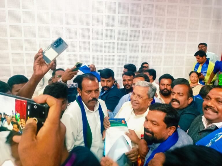 53 ವರ್ಷ ಕಳೆದರೂ ಸ್ಲಂ ನಿವಾಸಿಗಳಿಗೆ ಭೂಮಿಹಕ್ಕಿಲ್ಲ: ಕೂಡಲೇ ಹಕ್ಕು ಖಾತ್ರಿಗೆ ಆಗ್ರಹ