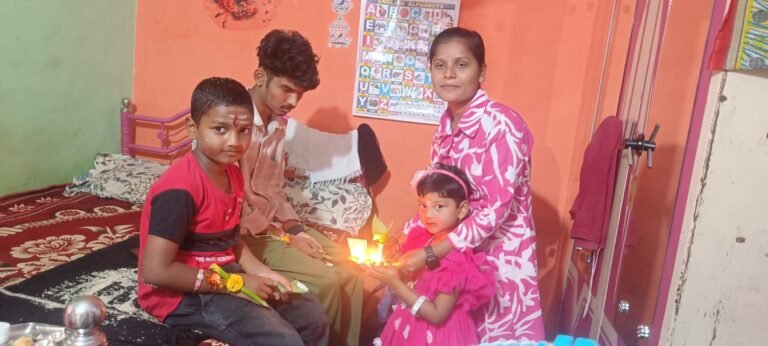 ಸಹೋದರರ ಕೈಗೆ ರಾಖಿ ಕಟ್ಟಿದ ಅಕ್ಕ–ತಂಗಿ: ಮಲ್ಲಸಮುದ್ರದಲ್ಲಿ ರಕ್ಷಾ ಬಂಧನ ಸಂಭ್ರಮ